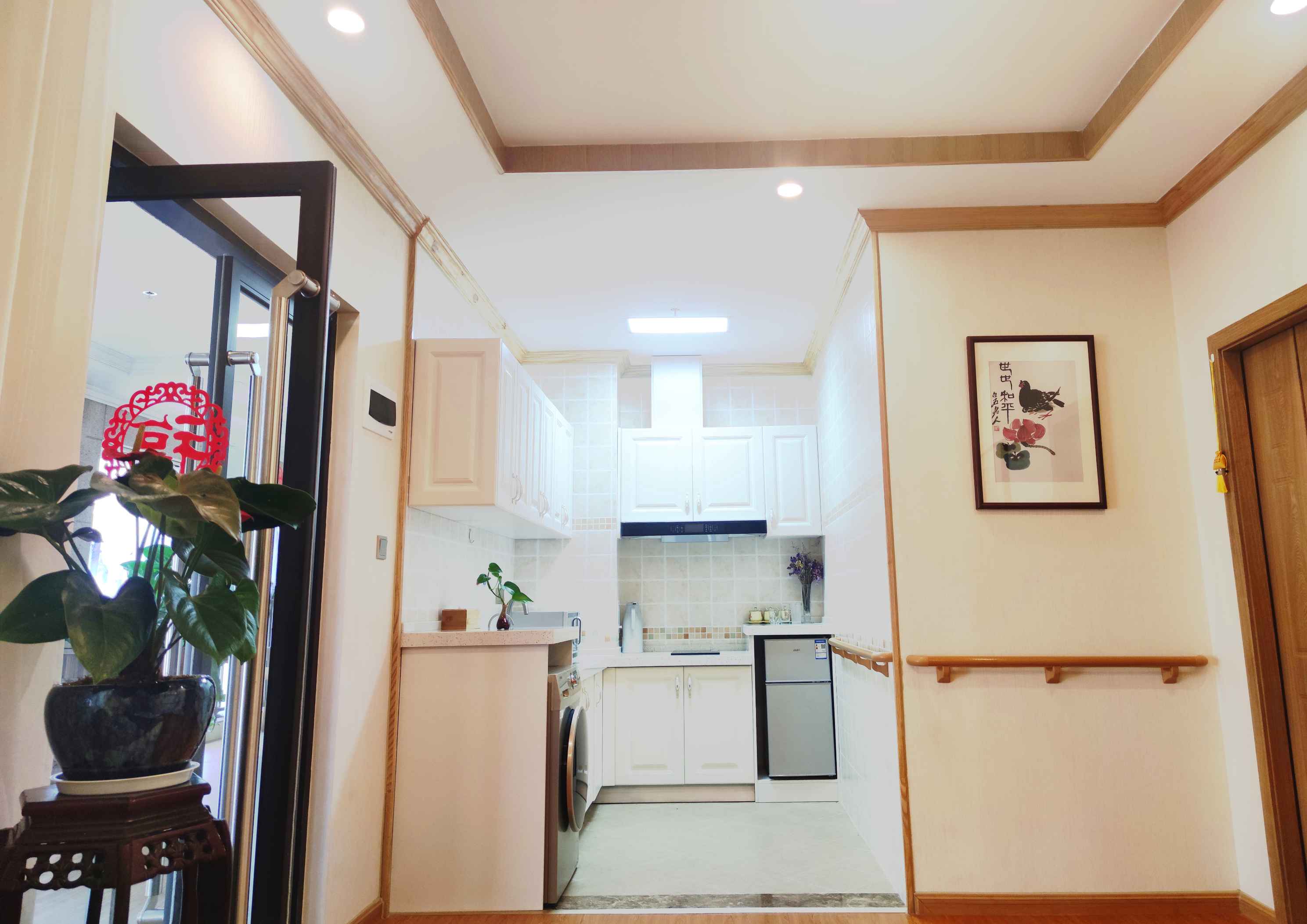 康养套房内置便捷厨房和小客厅